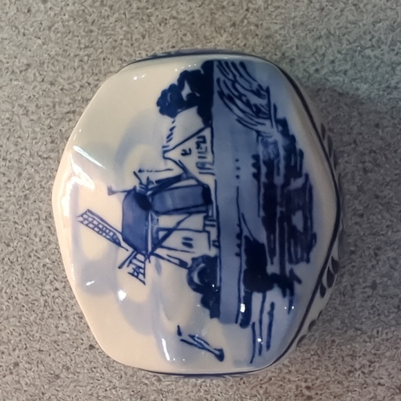 Vintage Delft JOA DAIC covered trinket - Picture 1 of 7